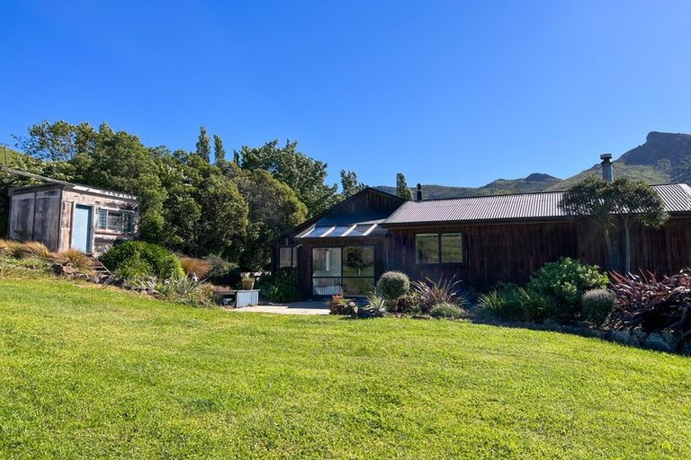 Photo of property in 165 Governors Bay - Teddington Road, Teddington, Lyttelton, 8971