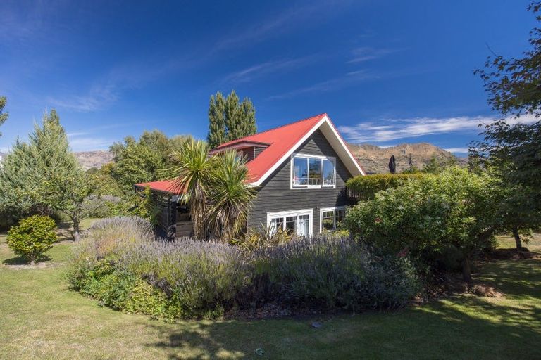Photo of property in 270 Beacon Point Road, Wanaka, 9305