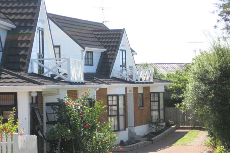 Photo of property in 2/97 Matipo Road, Mairangi Bay, Auckland, 0630