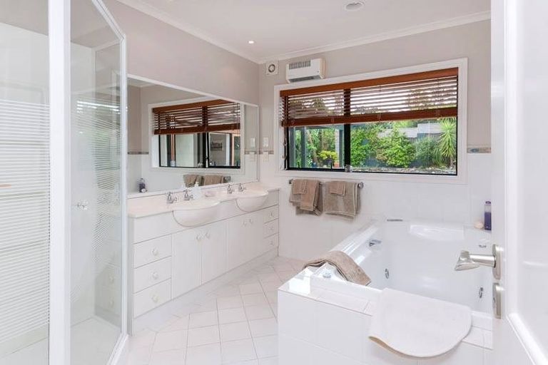 Photo of property in 8 Lynton Road, Bucklands Beach, Auckland, 2012