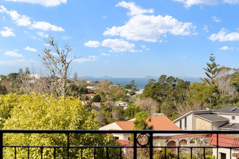 Photo of property in 19 Robin Lane, Browns Bay, Auckland, 0630