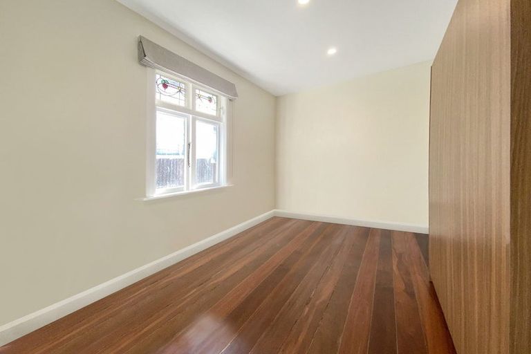 Photo of property in 81 Endeavour Street, Lyall Bay, Wellington, 6022