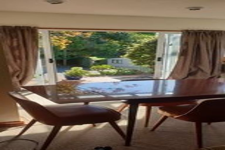 Photo of property in 28 Compton Street, Hillcrest, Auckland, 0627