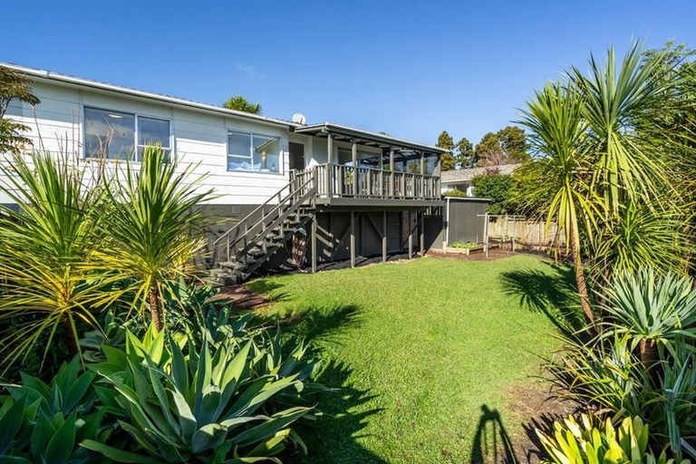 Photo of property in 1/34c Sunnynook Road, Sunnynook, Auckland, 0620