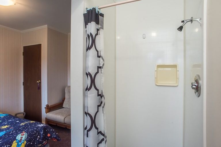 Photo of property in 21 Huia Street, Waikanae, 5036