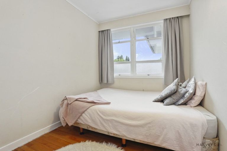 Photo of property in 37 Beaubank Road, Kelston, Auckland, 0602