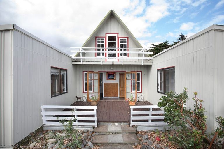Photo of property in 15 Punga Street, Tangimoana, 4822
