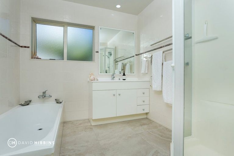 Photo of property in 6 Pelican Lane, Unsworth Heights, Auckland, 0632