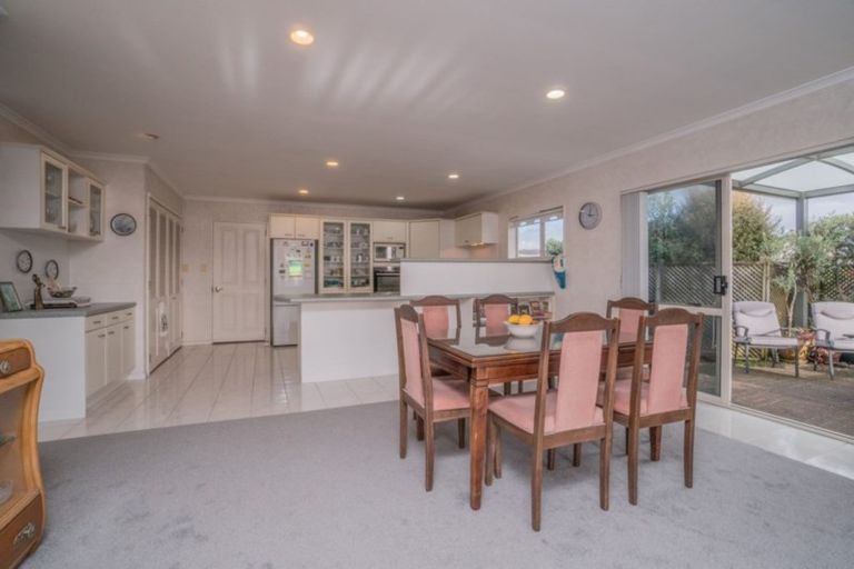 Photo of property in 50a Kiwi Esplanade, Mangere Bridge, Auckland, 2022