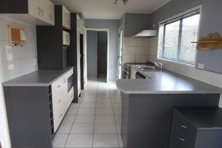 Photo of property in 1/7 Deverell Place, Northcross, Auckland, 0632