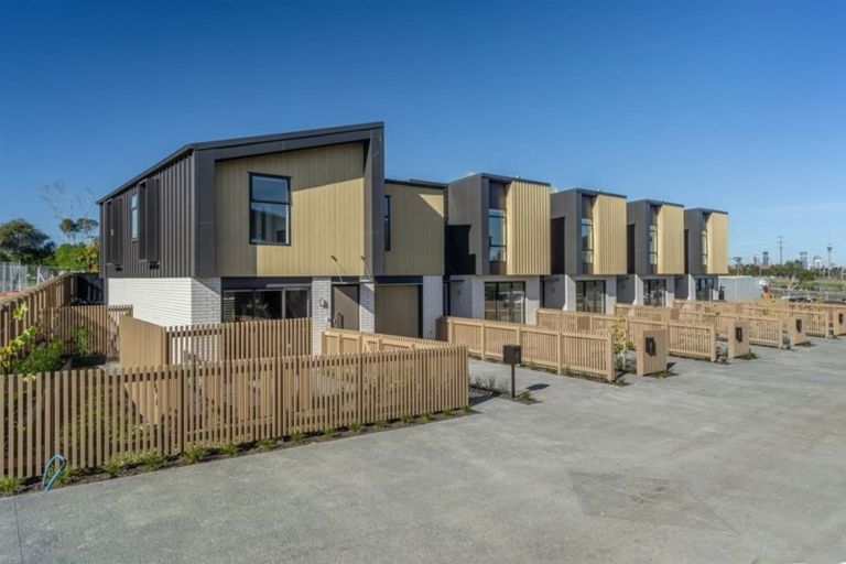 Photo of property in 3 Te One Place, Redwood, Christchurch, 8051