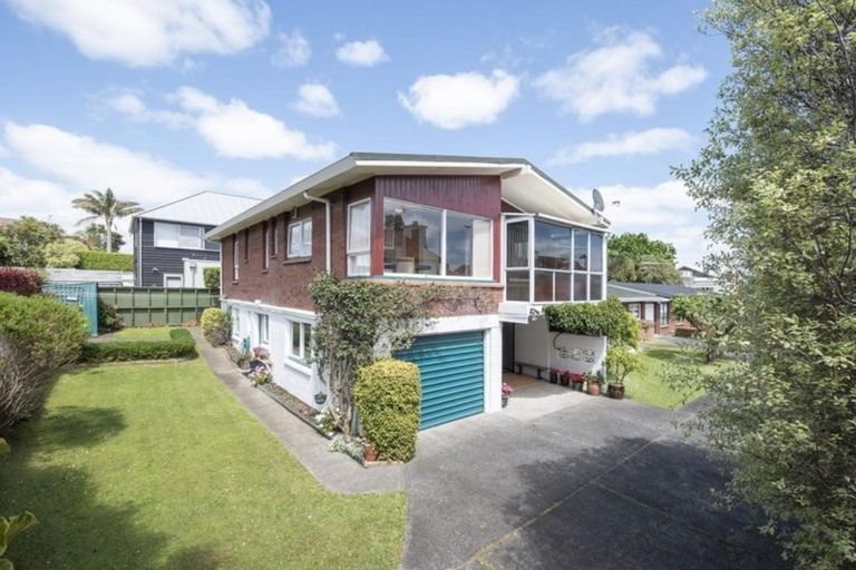 Photo of property in 3/2 Pierce Road, Milford, Auckland, 0620