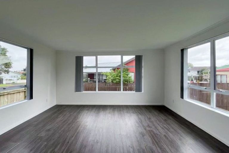 Photo of property in 3 Rukumoana Place, Clendon Park, Auckland, 2103