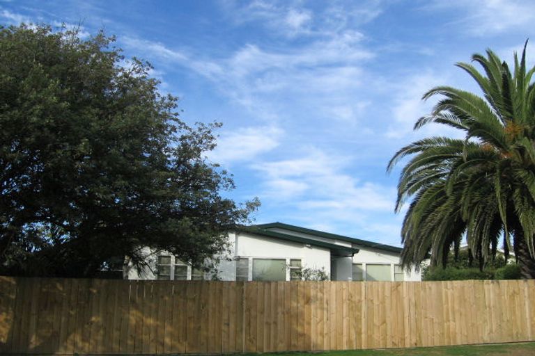 Photo of property in 2 Golders Road, Elderslea, Upper Hutt, 5018