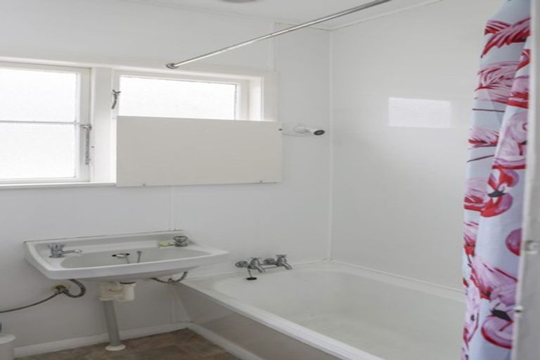 Photo of property in 92 Naenae Road, Naenae, Lower Hutt, 5011