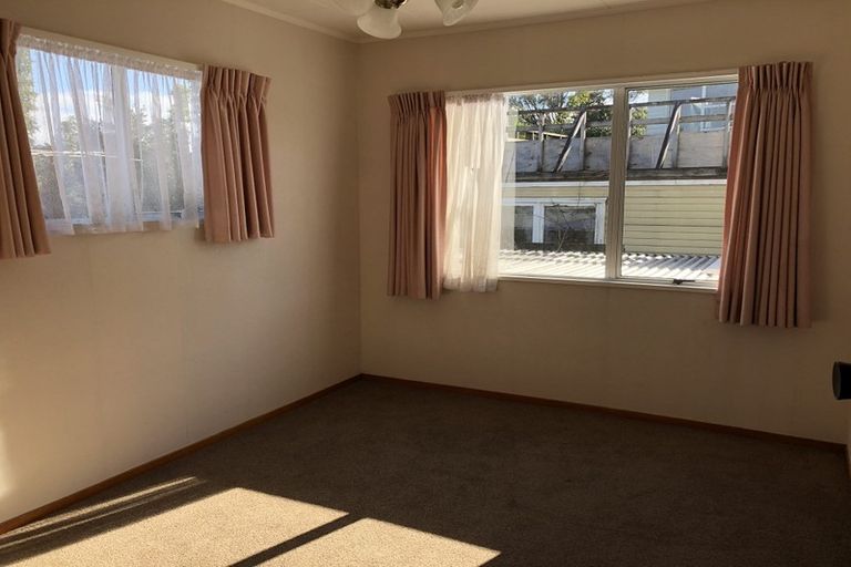 Photo of property in 1024 East Coast Road, Fairview Heights, Auckland, 0630