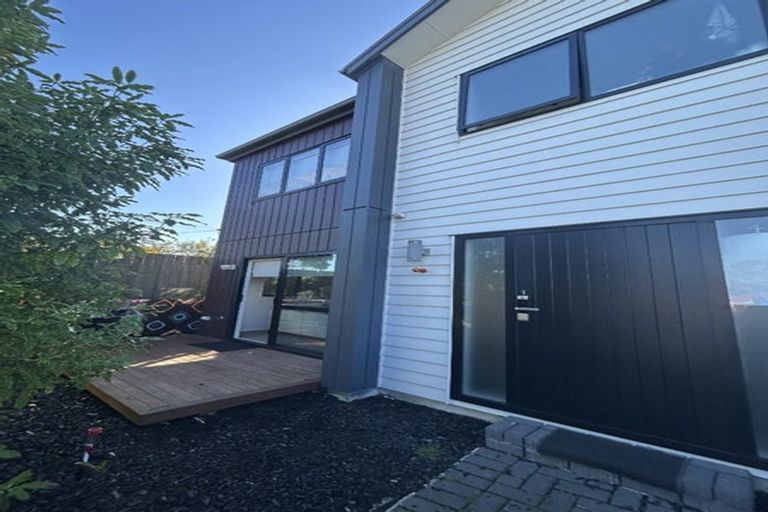 Photo of property in 1/106 Triangle Road, Massey, Auckland, 0614