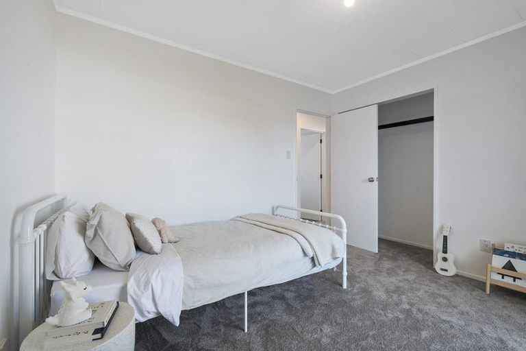 Photo of property in 18 Suzanne Grove, Kelvin Grove, Palmerston North, 4414