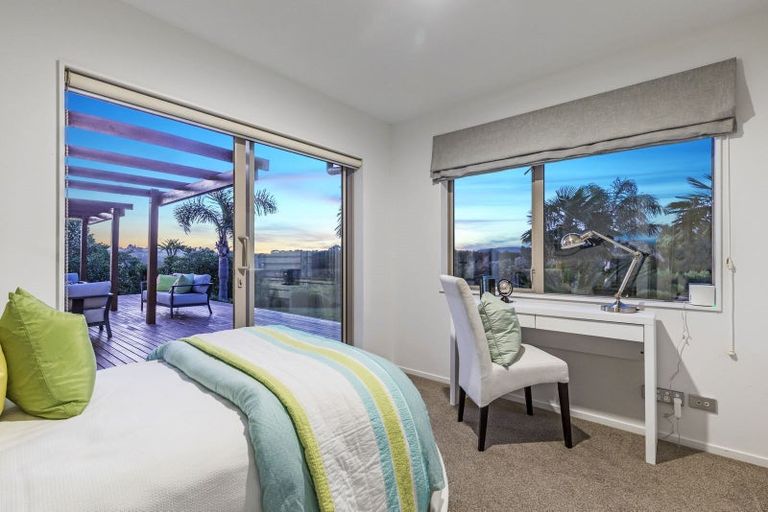 Photo of property in 127 Vaughans Road, Okura, Albany, 0792