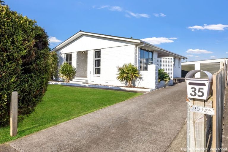 Photo of property in 35 Camellia Avenue, Bell Block, New Plymouth, 4312