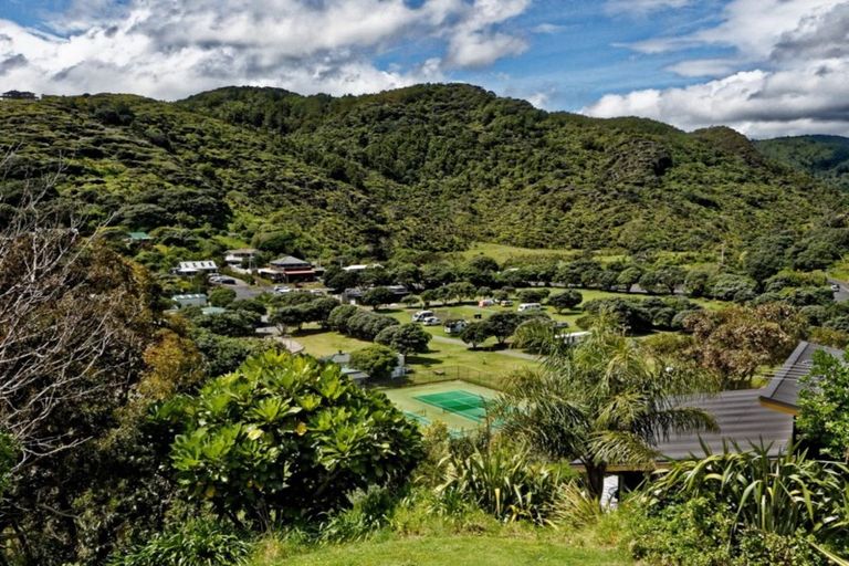 Photo of property in 13 Beach Valley Road, Piha, 0772