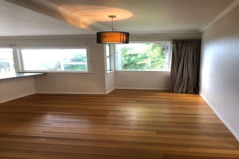 Photo of property in 31 Awaroa Road, Sunnyvale, Auckland, 0612