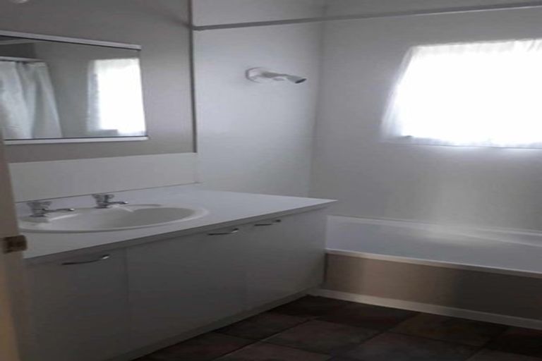 Photo of property in 2/1 Glenbrook Grove, Naenae, Lower Hutt, 5011