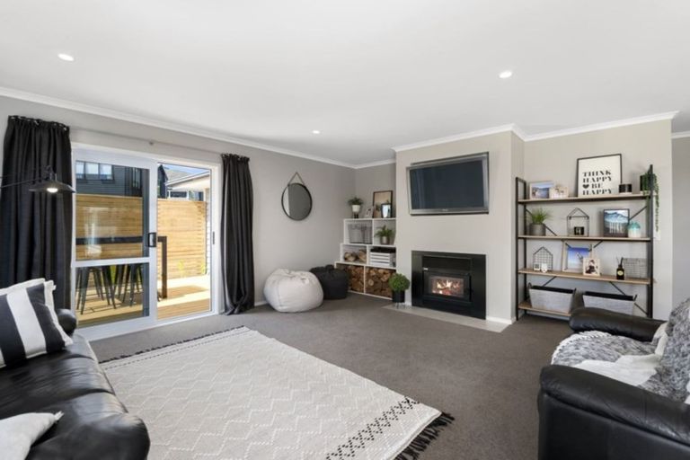 Photo of property in 9 Rogers Place, Kinloch, Taupo, 3377