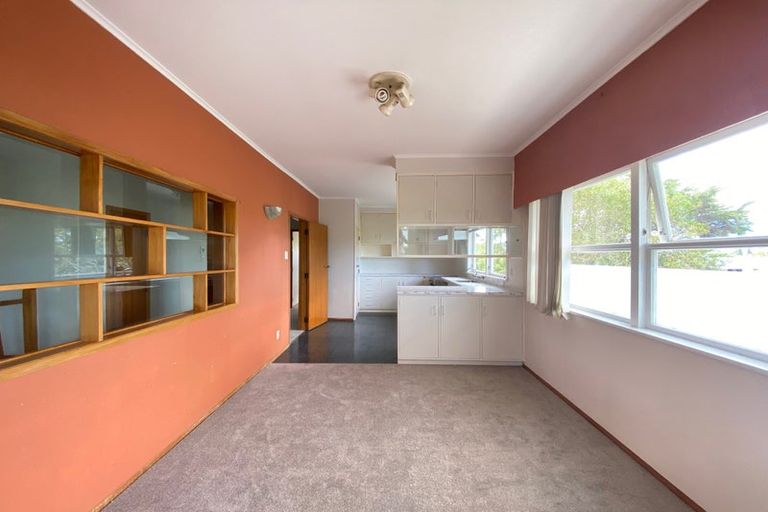 Photo of property in 38 Beaubank Road, Kelston, Auckland, 0602