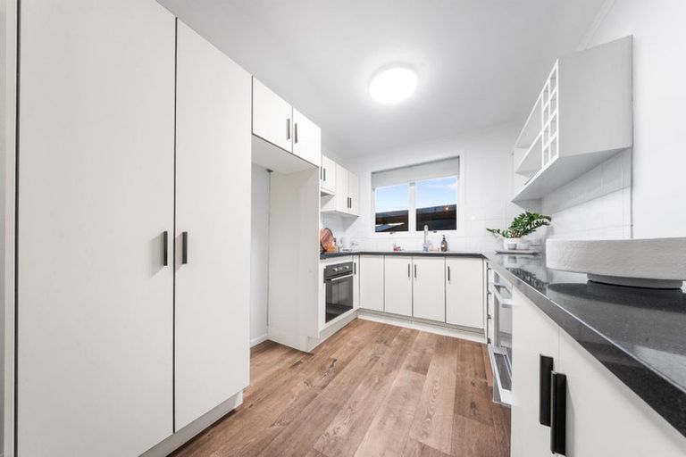 Photo of property in 37 Mckenzie Road, Mangere Bridge, Auckland, 2022