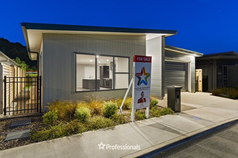 Photo of property in 38 Harry Martin Lane, Wainuiomata, Lower Hutt, 5014