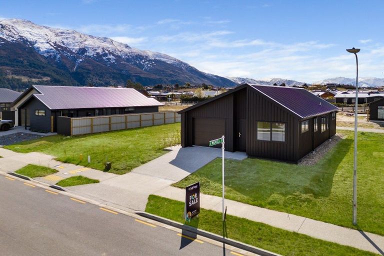 Photo of property in 22 Riley Street, Lake Hawea, 9382