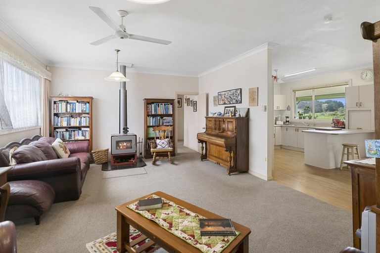 Photo of property in 72 Toi Street, Otaki Beach, Otaki, 5512