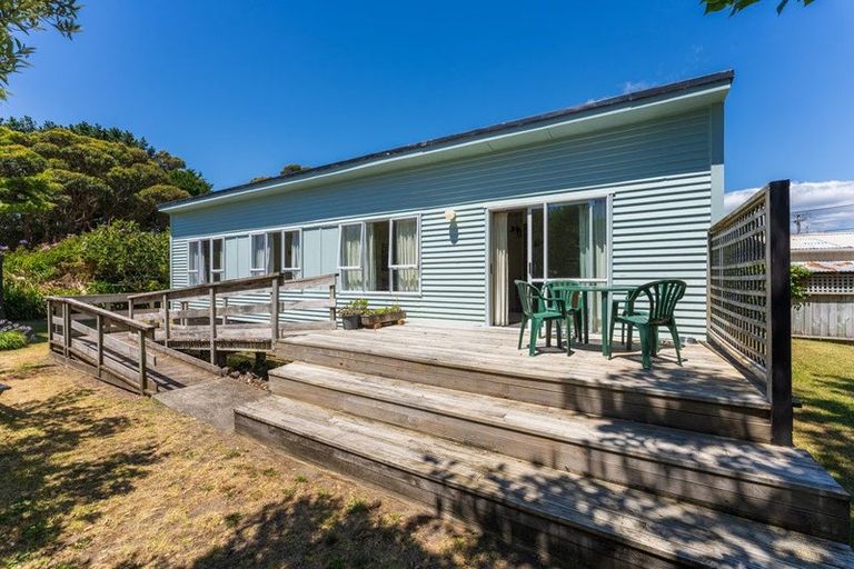 Photo of property in 25 Te Moana Road, Waikanae Beach, Waikanae, 5036