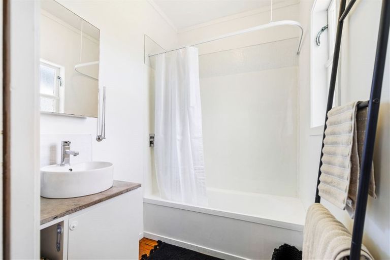 Photo of property in 811 Te Atatu Road, Te Atatu Peninsula, Auckland, 0610