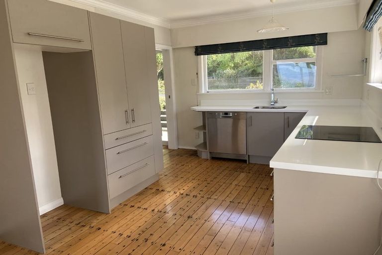 Photo of property in 37 Huntleigh Park Way, Ngaio, Wellington, 6035