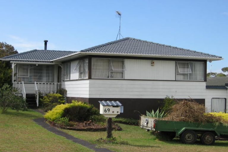 Photo of property in 69 Rosewarne Crescent, Glendene, Auckland, 0602
