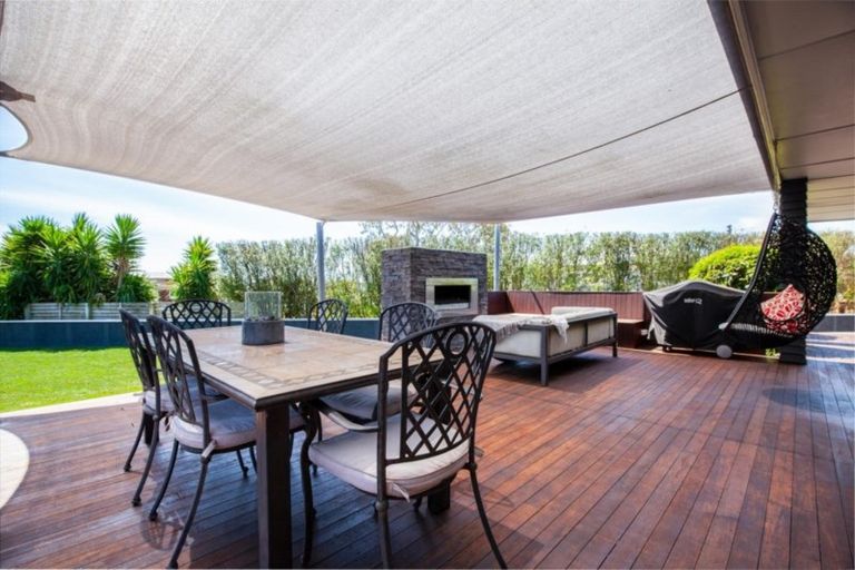 Photo of property in 12 Margaret Place, Merrilands, New Plymouth, 4312