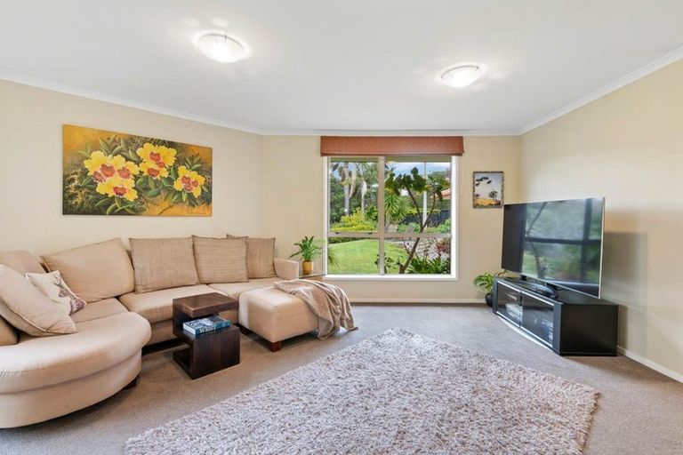 Photo of property in 20 Roberta Crescent, Orewa, 0931