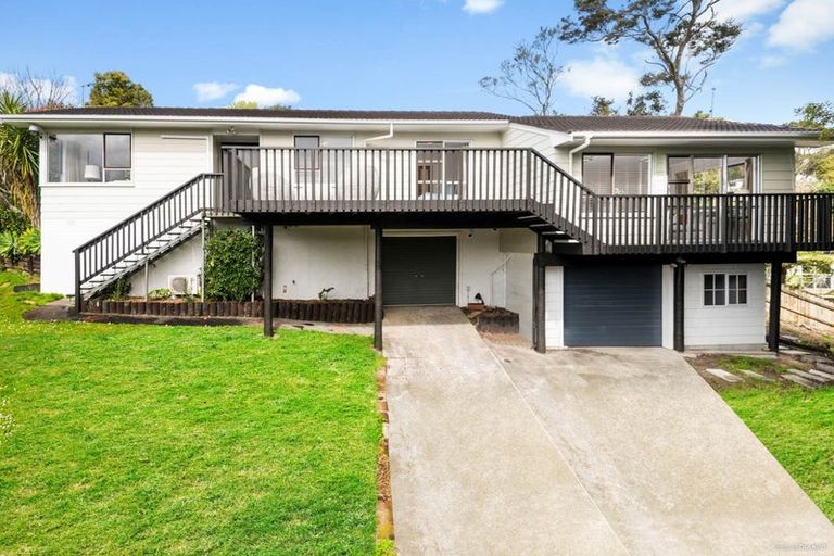 Photo of property in 18 Contessa Drive, Glenfield, Auckland, 0629