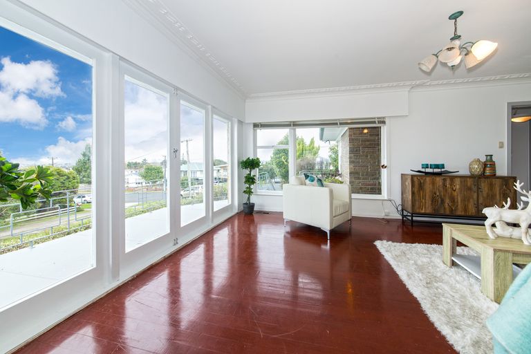 Photo of property in 91 Waimumu Road, Massey, Auckland, 0614