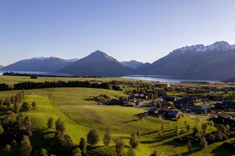 Photo of property in 11 Pendeen Crescent, Jacks Point, Queenstown, 9371