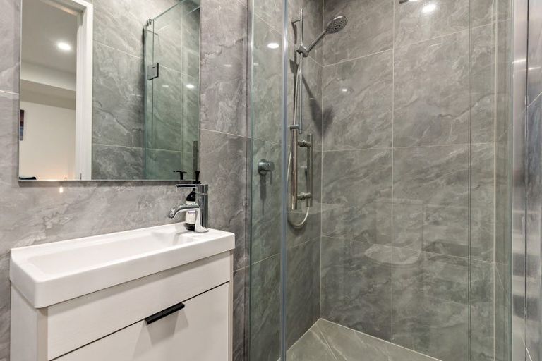 Photo of property in 6 Kari Lane, Kumeu, 0810