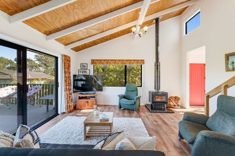 Photo of property in 10 Oliver Twist Avenue, Mellons Bay, Auckland, 2014