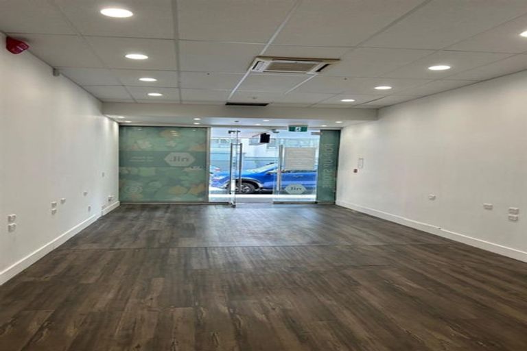 Photo of property in 99 Featherston Street, Takaro, Palmerston North, 4412