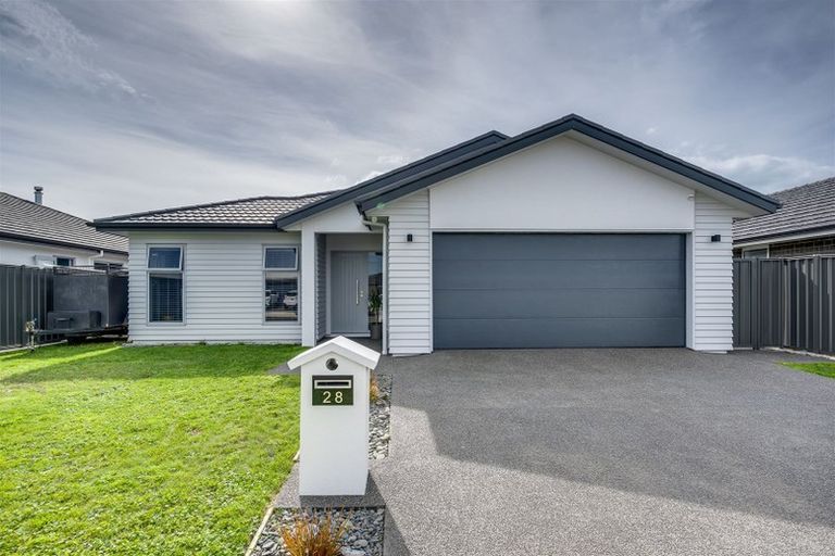 Photo of property in 28 Hurunui Drive, Te Awa, Napier, 4110