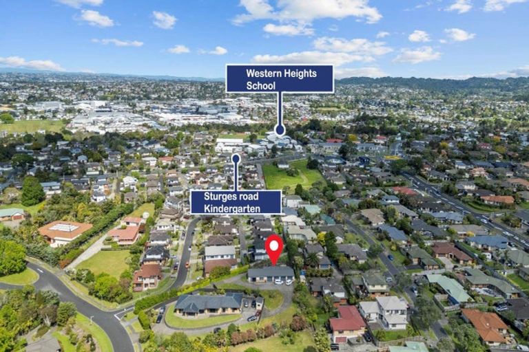 Photo of property in 8 Burgundy Park Avenue, Henderson, Auckland, 0612