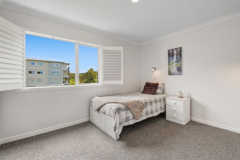 Photo of property in 42 Eaves Bush Parade, Orewa, 0931