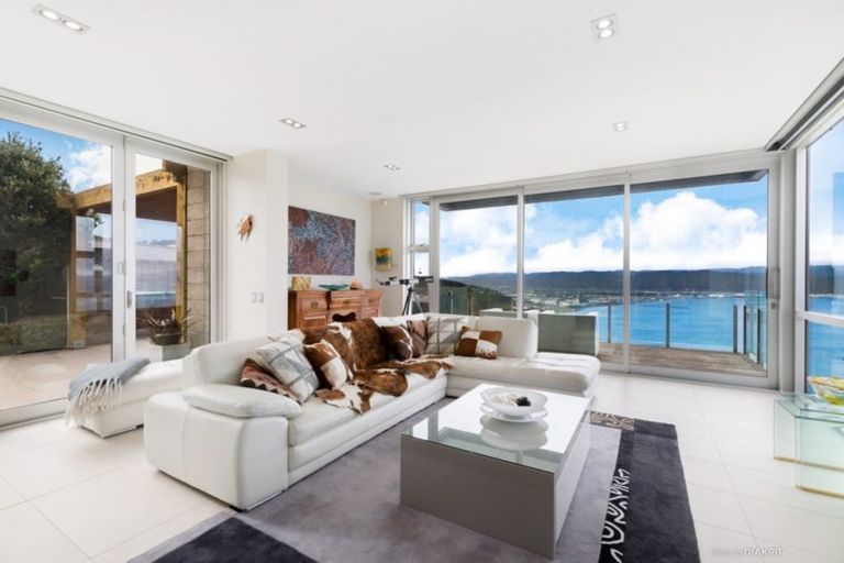 Photo of property in 21 Bendigo Grove, Newlands, Wellington, 6037