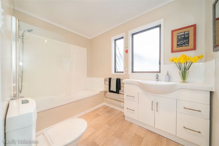 Photo of property in 10 Whitley Avenue, Ebdentown, Upper Hutt, 5018